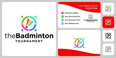 design de logotipo de torneio de badminton com modelo de cartão de visita. vetor