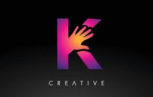 roxo letra k logotipo com ilustração de ícone de mão silhueta vector. carta de logotipo de mão criativa vetor