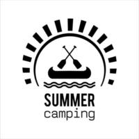 ilustração do logotipo de camping e aventura na natureza e montanhas vetor