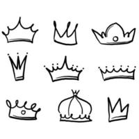 coroa de esboço desenhado de mão. coroamento de graffiti simples, coroas elegantes de rainha ou rei desenhadas à mão. símbolos da coroação imperial real, ícones isolados da tiara da jóia majestosa do monarca. estilo rabisco vetor