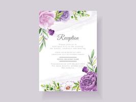 lindo modelo de cartão de convite de casamento floral roxo vetor