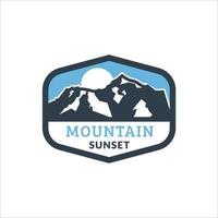 logotipo de negócios sobre paisagem de montanha vetor