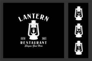 lanterna antiga, lanterna de querosene garfo colher faca para inspiração de design de logotipo de restaurante vetor