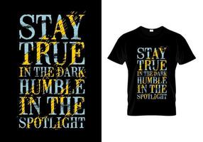 mantenha-se fiel no escuro humilde no design da camiseta tipografia dos holofotes vetor