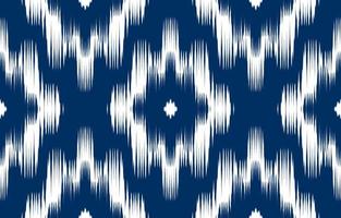 fundo de design étnico branco ikat azul. padrão ikat de losango sem costura na arte tribal, folk bordado do damasco abstrato. impressão de ornamento. design para tapete, roupas, embrulho, tecido, moda. vetor