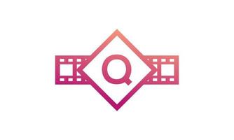 letra inicial q quadrado com tira de filme de listras de carretel para inspiração de logotipo de estúdio de produção de cinema de filme vetor