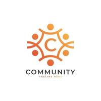 letra inicial da comunidade c conectando o logotipo das pessoas. forma geométrica colorida. elemento de modelo de design de logotipo de vetor plana.