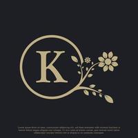 modelo de logotipo de luxo monograma circular letra k floresce. adequado para natural, eco, jóias, moda, marca pessoal ou corporativa. vetor