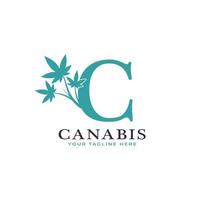 letra c alfabeto verde do logotipo da canabis com folha de maconha medicinal. utilizável para logotipos de negócios, ciência, saúde, médicos e natureza. vetor