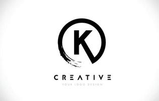 k logotipo de letra circular com design de pincel de círculo e fundo branco. vetor