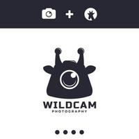 wildcam ou logotipo de câmera selvagem para fotografia de animais, combinação de logotipo de girafa e câmera vetor