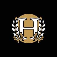 letra inicial h ligada a coroa de louros dourada do monograma com o logotipo do círculo. design gracioso para restaurante, café, marca, crachá, etiqueta, identidade de luxo vetor