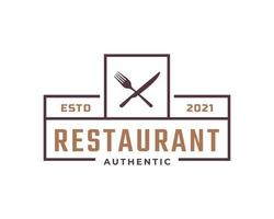 emblema vintage clássico colher cruzada garfo faca rústico vintage retrô para cozinha comida menu prato restaurante logotipo inspiração vetor