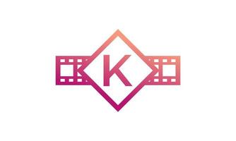 letra inicial k quadrado com tira de filme de listras de carretel para inspiração de logotipo de estúdio de produção de cinema de filme vetor
