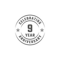 Distintivo de emblema de comemoração de aniversário de 9 anos com cor cinza para evento de celebração, casamento, cartão de felicitações e convite isolado no fundo branco vetor