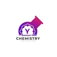 letra y dentro do elemento de modelo de design de logotipo de laboratório de tubo de química vetor