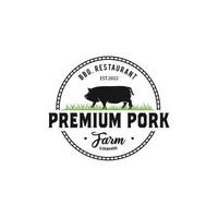 logotipo do animal de fazenda de porcos na pradaria, animal de porco premium vetor