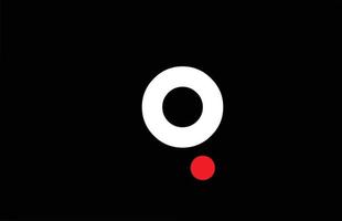 q design de logotipo de ícone de letra do alfabeto. modelo criativo para empresa e negócios com ponto vermelho em branco e preto vetor