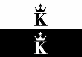 preto e branco da letra inicial k com logotipo da coroa vetor