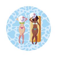 lindas meninas inter-raciais com colchão flutuante na água