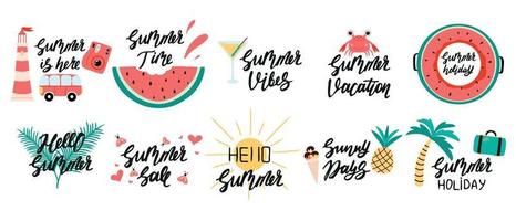 rótulos de verão, logotipos, etiquetas desenhadas à mão e elementos para férias de verão, viagens, férias na praia, sol. ilustração vetorial. conjunto de letras de verão. vetor