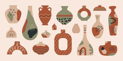 vasos de cerâmica de coleção moderna com várias formas e linhas abstratas de doodle. cerâmica cerâmica antiga minimalista para interior. ilustração vetorial vetor