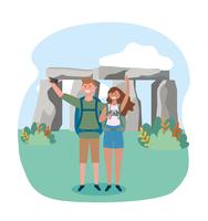 Casal tirando foto na frente de stonehenge