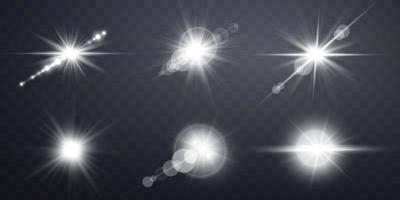conjunto de flares de lente de prata. isolado em fundo transparente. flash de sol com holofotes de raios e bokeh. efeito de luz de reflexo de brilho cinza. ilustração vetorial. vetor