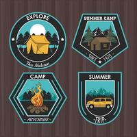 Conjunto de Camping explorar emblemas de patches de verão vetor