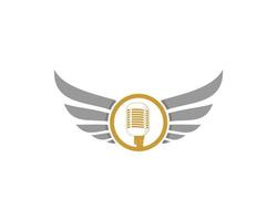 microfone dourado com logotipo de asas espalhadas vetor