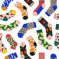 padrão sem emenda na moda de meias coloridas brilhantes isoladas no fundo branco. meias com diferentes padrões abstratos. ilustração vetorial de desenho animado vetor