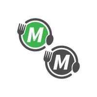 ícone de garfo e colher circulando o design do logotipo da letra m vetor