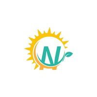 logotipo do ícone da letra n com folha combinada com design de sol vetor
