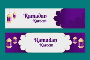 mês sagrado islâmico de jejum, ramadan kareem web banner design com lanternas douradas sobre fundo roxo e branco. vetor