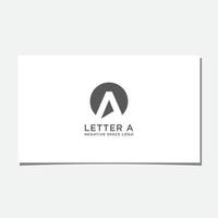 letra 'a' com logotipo de espaço negativo vetor