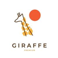 ilustração de logotipo abstrata cabeça de girafa atrás do sol vetor