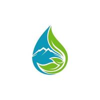 fonte de água da montanha da natureza. uma combinação do logotipo da água, folhas que significam natural e montanhas, representando água doce vetor