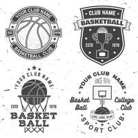 conjunto de distintivo de clube de faculdade de basquete. ilustração vetorial. conceito para camisa, estampa ou camiseta. design de tipografia vintage com cesta de basquete e silhueta de bola de basquete.