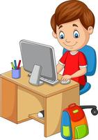 garotinho com computador pessoal vetor