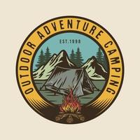 barraca de acampamento de aventura ao ar livre e design de distintivo de fogueira com cena de montanha natural vetor
