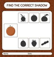 encontre o jogo de sombras correto com maçã de veludo. planilha para crianças pré-escolares, folha de atividades para crianças vetor