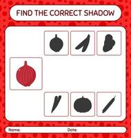 encontre o jogo de sombras correto com cebola. planilha para crianças pré-escolares, folha de atividades para crianças vetor