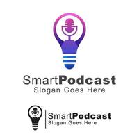 logotipo de podcast inteligente, design de logotipo de fala, lâmpada com conceito de logotipo de microfone, modelo vetorial vetor