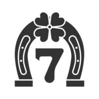 ícone de glifo de sete jogos de sorte. símbolo de silhueta. ferradura e trevo de quatro folhas com número 7. espaço negativo. ilustração vetorial isolada vetor