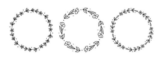 conjunto de grinaldas florais de primavera isoladas no fundo branco. quadros redondos com flores. ilustração vetorial desenhada à mão em estilo doodle. perfeito para cartões, convites, decorações, logotipo, vários designs vetor
