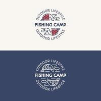 conjunto de logotipo de acampamento de pesca composto por peixe no anzol para explorar o emblema, distintivo de viagem vetor