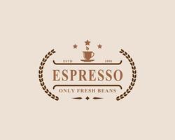 logotipos de café clássico retrô distintivo. xícara, feijão, café estilo vintage design ilustração vetorial vetor