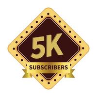 distintivo de celebração de assinante de luxo 5k com fita de cor dourada sobre fundo branco, sombra de cor escura e dourada com fita rei, distintivo dourado especial de assinante de 5k. vetor