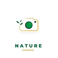 o logotipo da câmera que muitas vezes tira fotos na natureza vetor