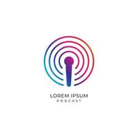 modelo de design de logotipo de podcast colorido. ícone de microfone com ilustração de onda de sinal. magenta, roxo, cor de gradação azul vetor